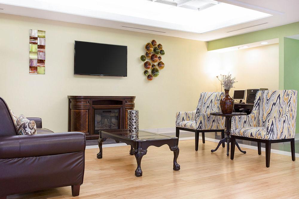 Quality Inn & Suites Near Six Flags - Austell Dış mekan fotoğraf