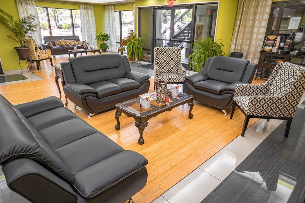 Quality Inn & Suites Near Six Flags - Austell Dış mekan fotoğraf