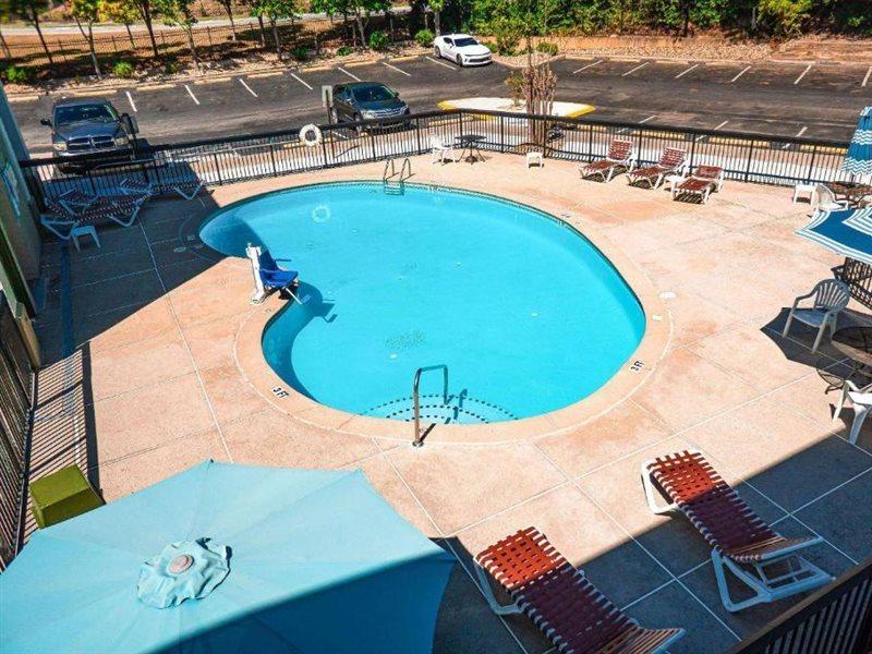 Quality Inn & Suites Near Six Flags - Austell Dış mekan fotoğraf