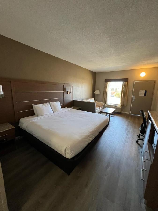 Quality Inn & Suites Near Six Flags - Austell Dış mekan fotoğraf