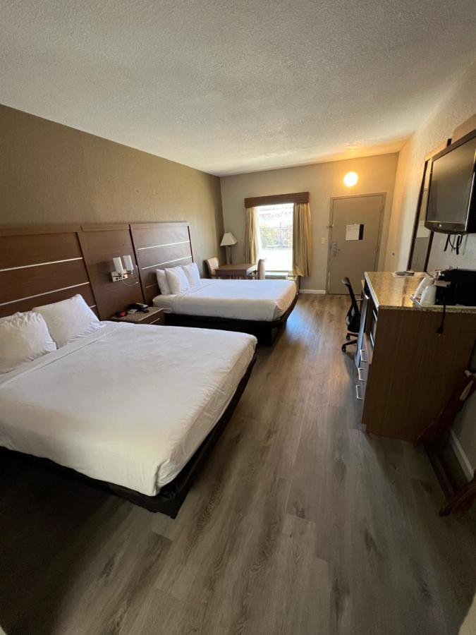 Quality Inn & Suites Near Six Flags - Austell Dış mekan fotoğraf