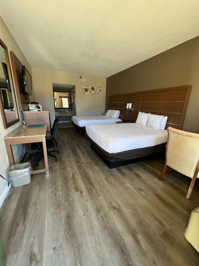Quality Inn & Suites Near Six Flags - Austell Dış mekan fotoğraf