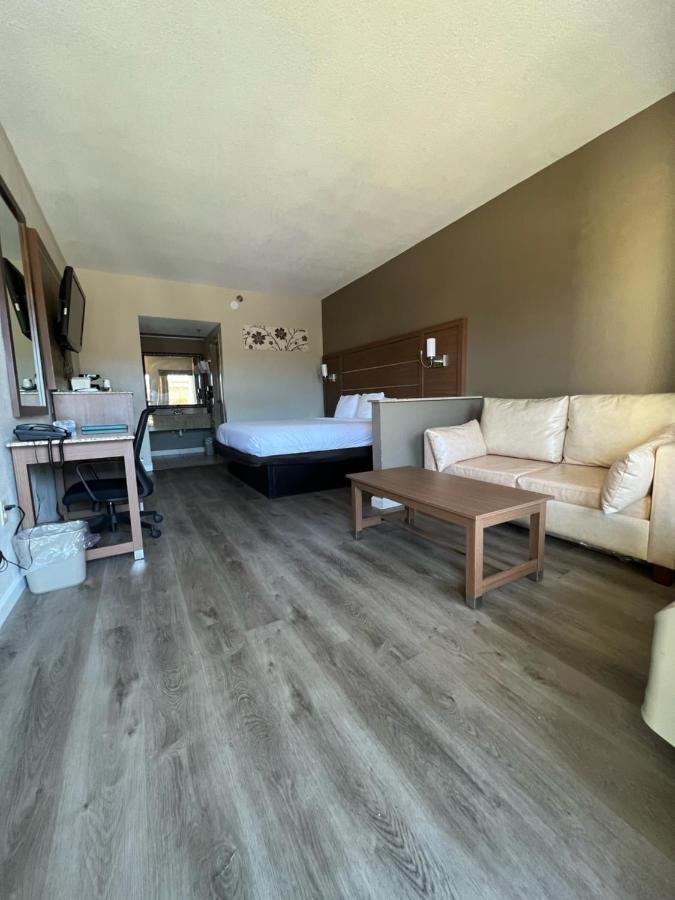 Quality Inn & Suites Near Six Flags - Austell Dış mekan fotoğraf