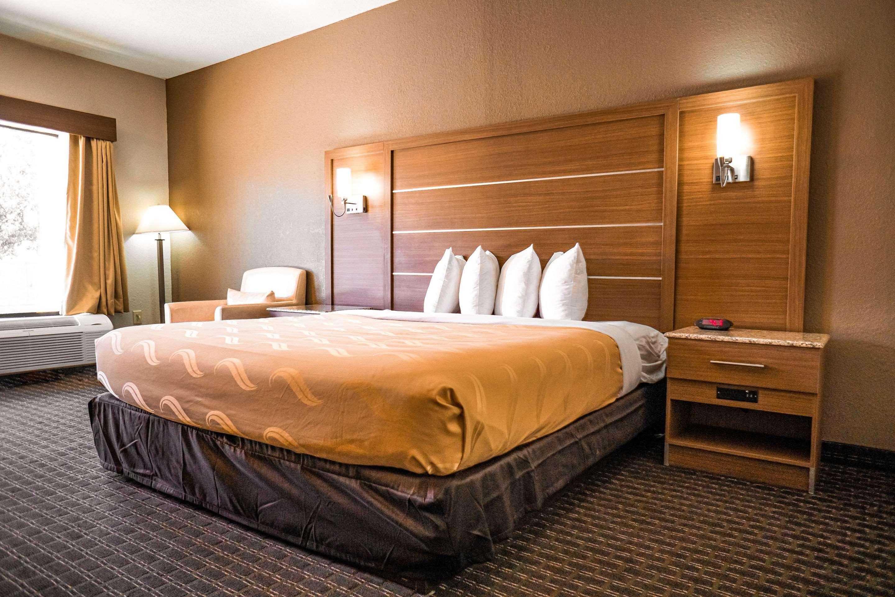 Quality Inn & Suites Near Six Flags - Austell Dış mekan fotoğraf