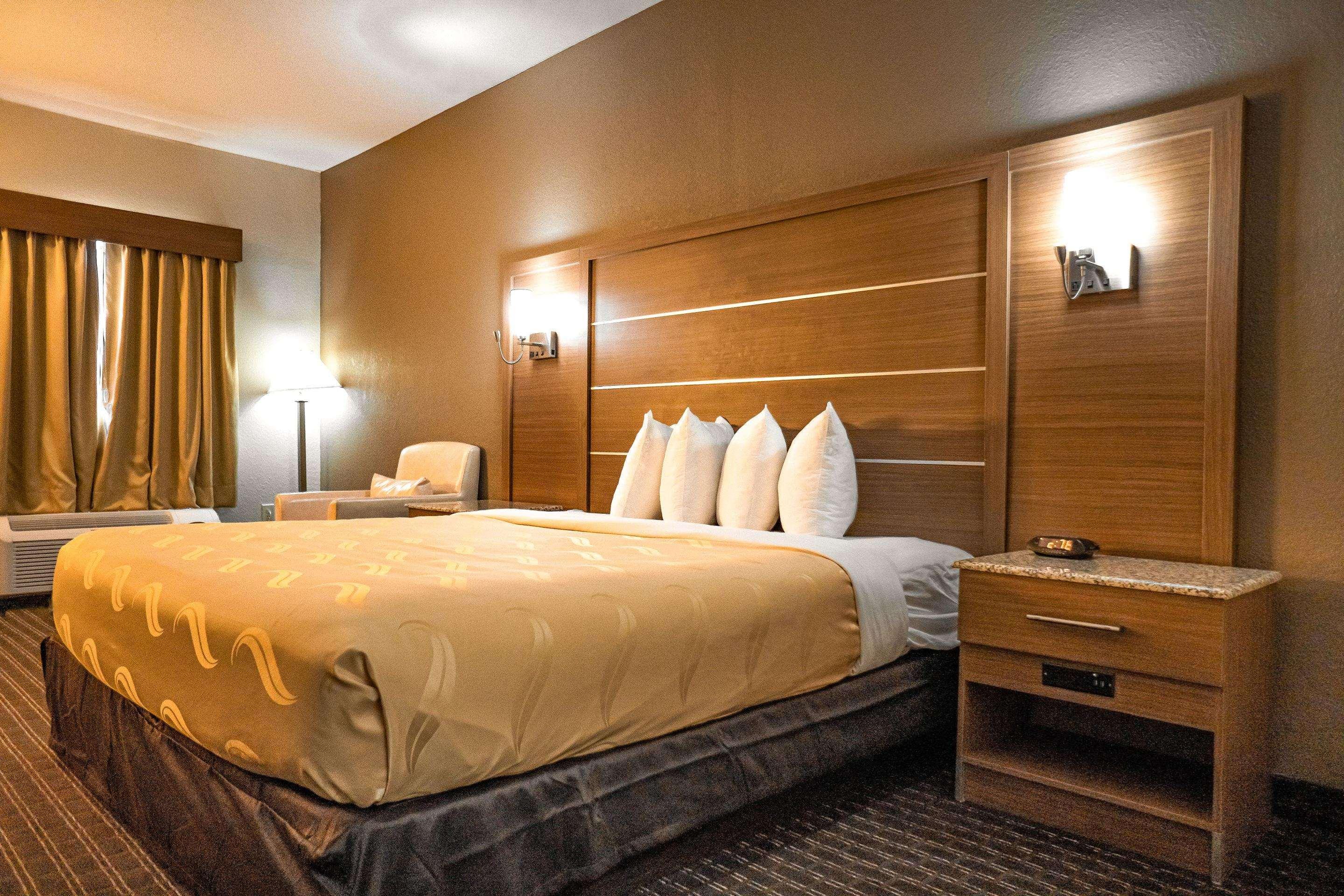 Quality Inn & Suites Near Six Flags - Austell Dış mekan fotoğraf