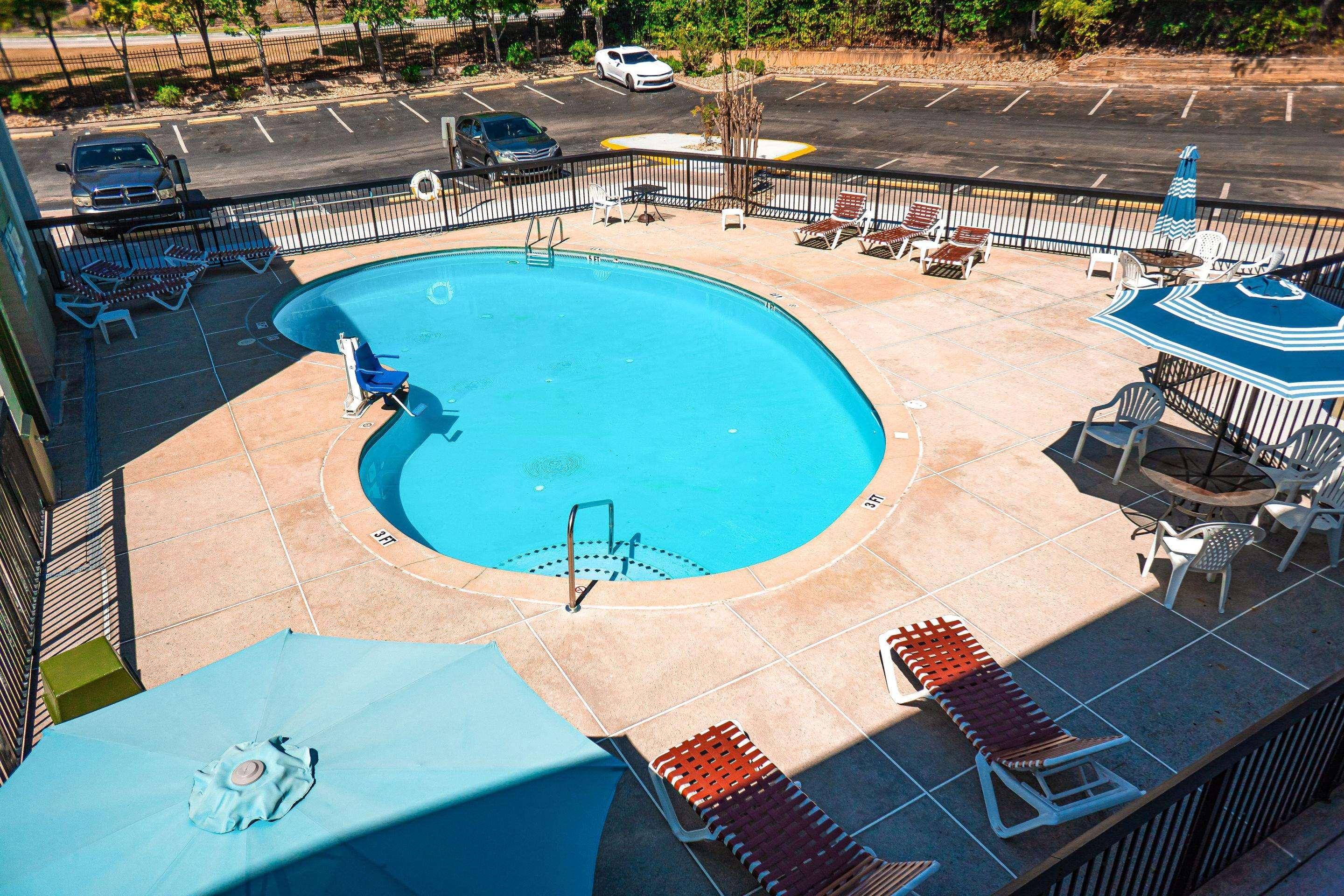Quality Inn & Suites Near Six Flags - Austell Dış mekan fotoğraf