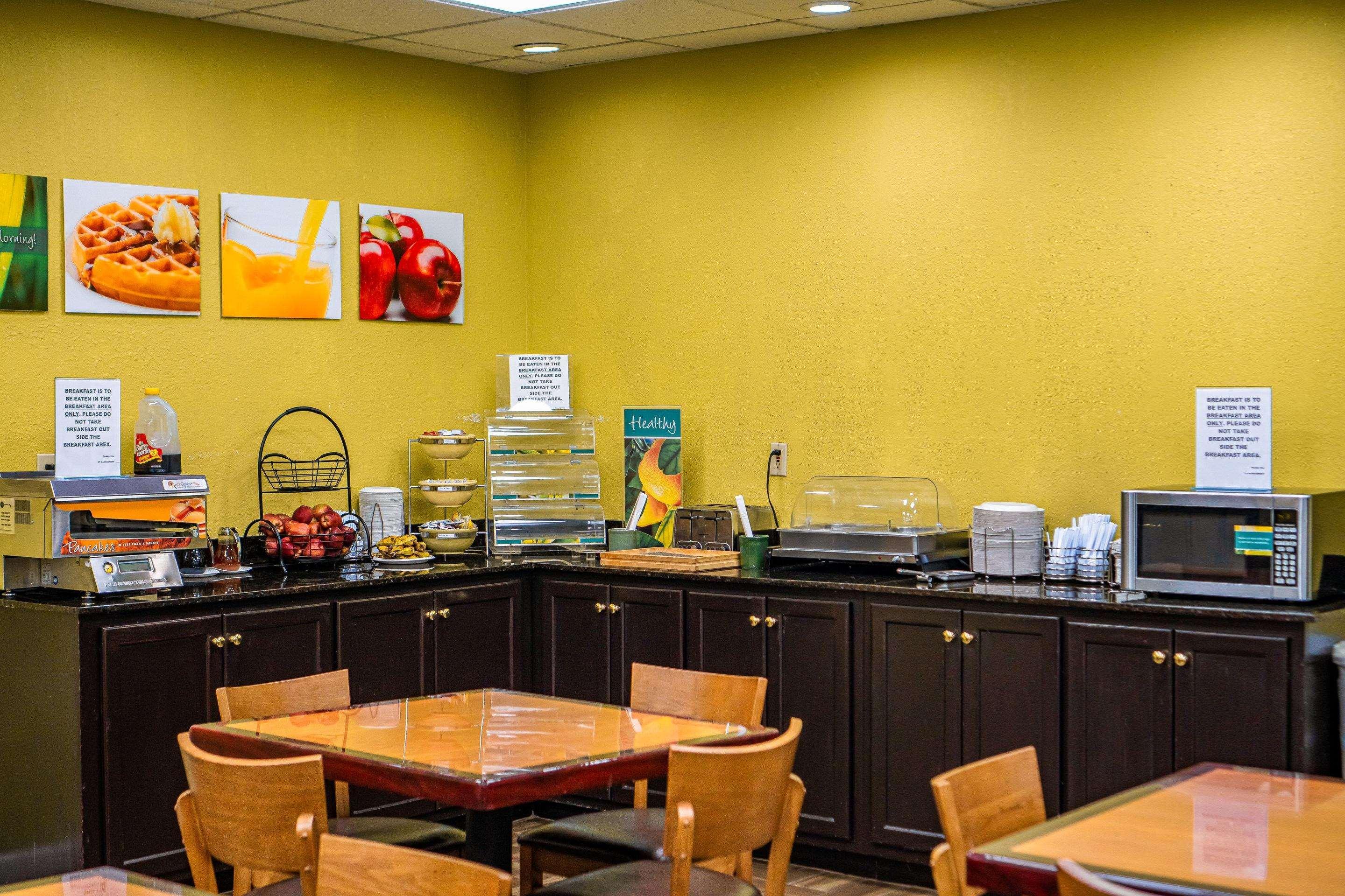 Quality Inn & Suites Near Six Flags - Austell Dış mekan fotoğraf