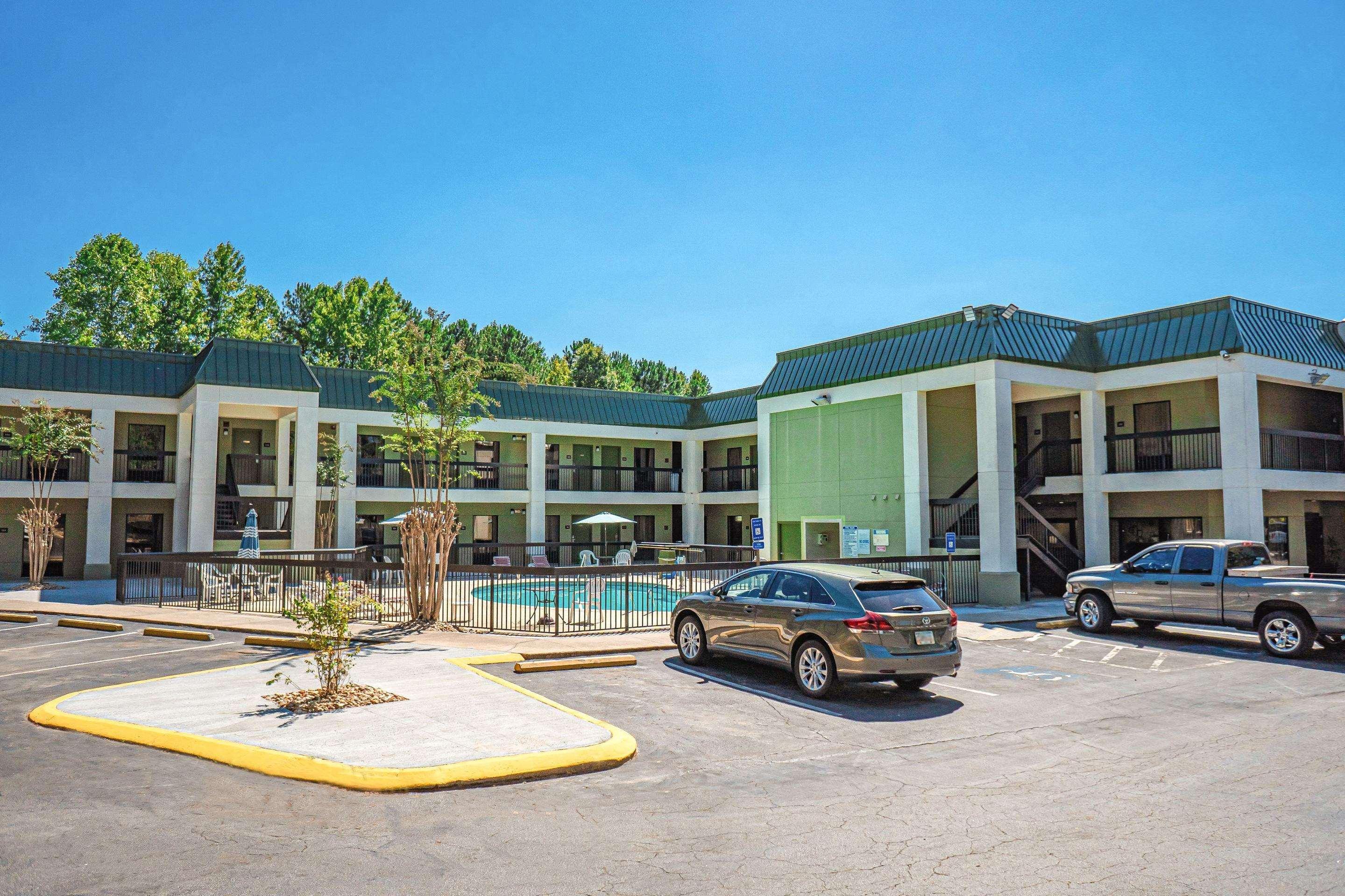 Quality Inn & Suites Near Six Flags - Austell Dış mekan fotoğraf