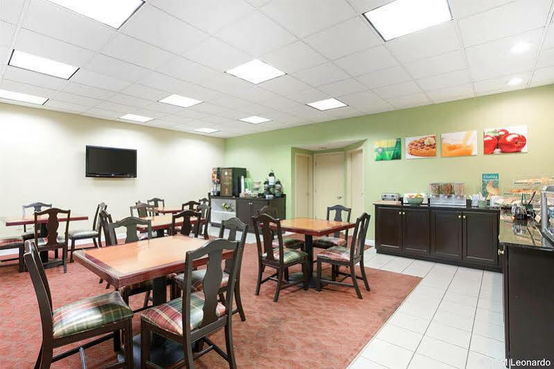 Quality Inn & Suites Near Six Flags - Austell Dış mekan fotoğraf